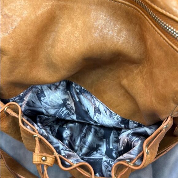 Leather shoulder bag - Picture 6 of 10